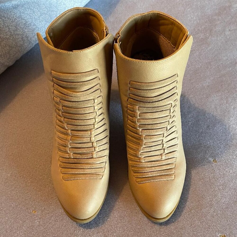 Olive Street Women Ankle Boots size 7.5M Tan